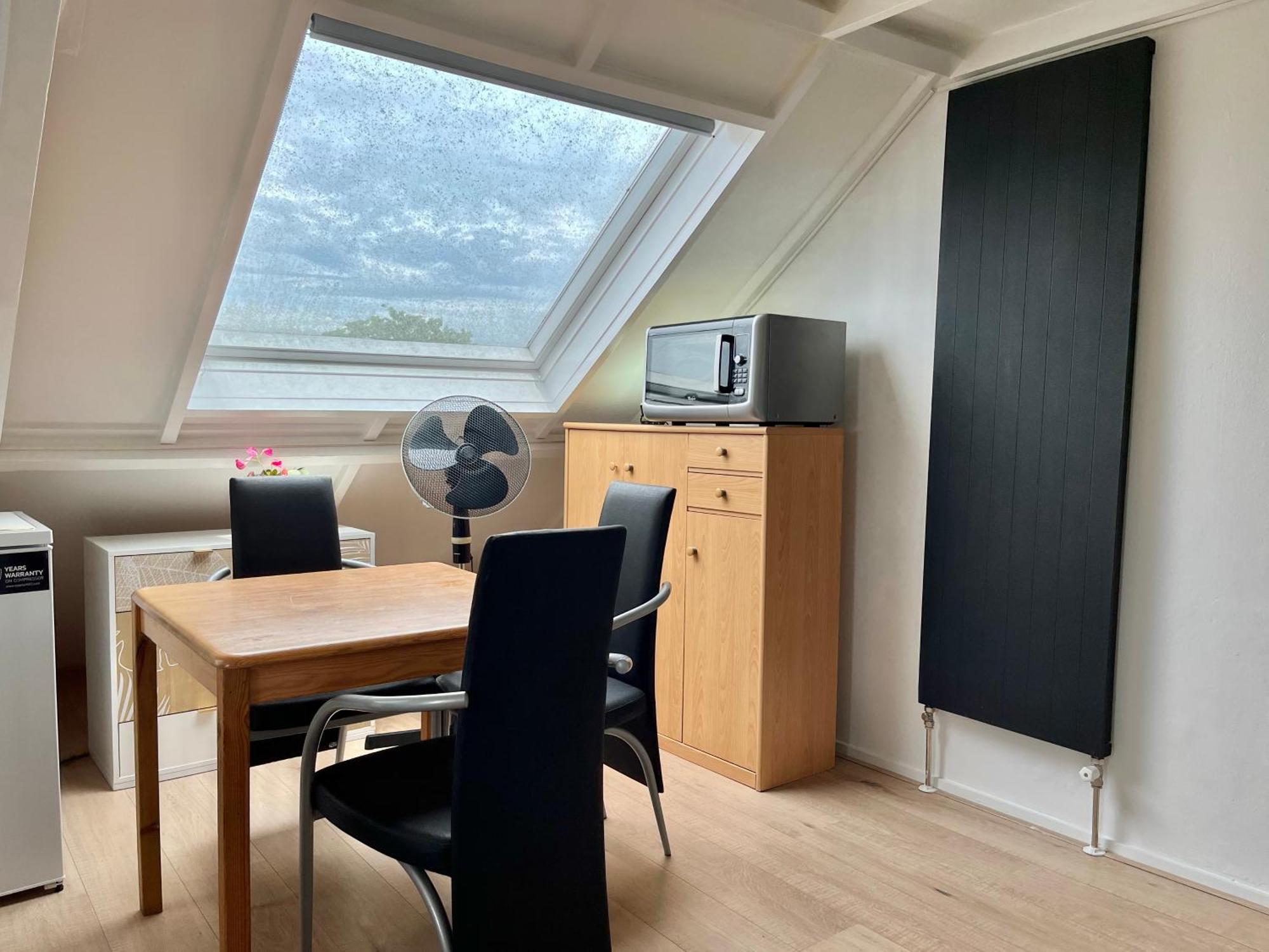 Zolderstudio Dichtbij Goffert Met Eigen Badkamer En Wc, Eigen Keuken, Eigen Ingang Nijmegen Exteriér fotografie